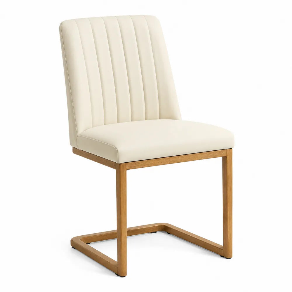 Silla de piel sintética crema con estructura de madera de roble