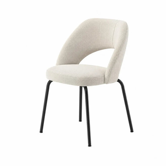 Silla de tela beige con patas de metal negras